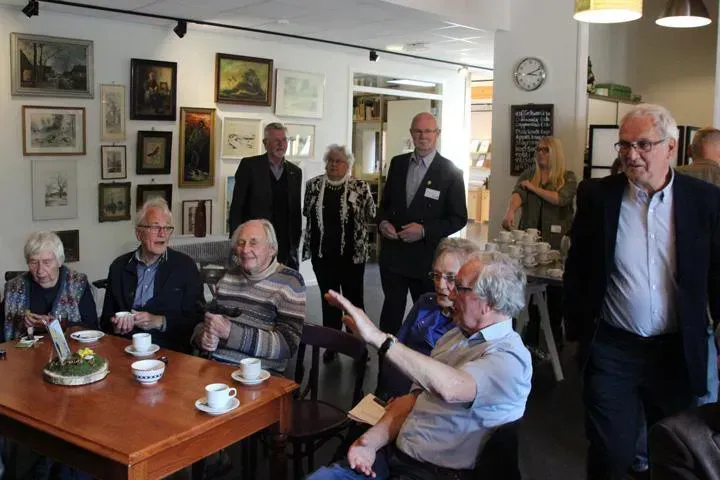 4b genodigden 2 3098